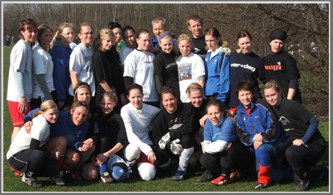 Damlaget på träningsläger
